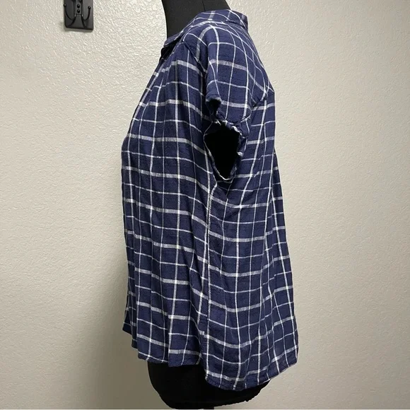 Universal Thread Women’s Short Sleeve Button Up Plaid Top SMALL - Picture 3 of 5
